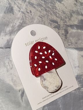 Eclipse Red Mushroom Hair Clip